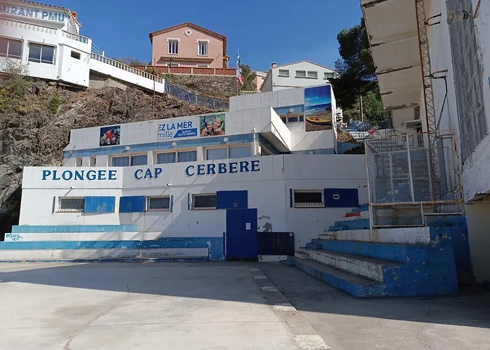 Location Vacances, Restriction Un Minimum De 7 Nuits Cerbère