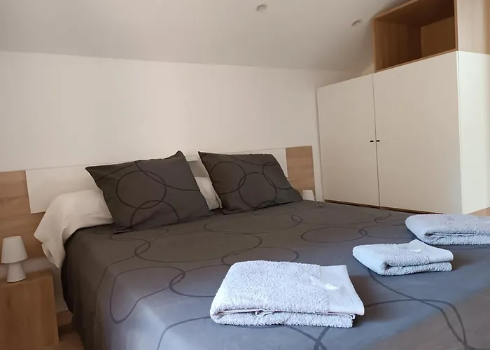 Location Vacances, Restriction Un Minimum De 7 Nuits Cerbère